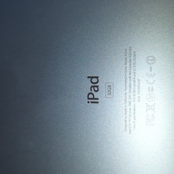 Apple iPad Tablet 32GB Model A1219 1st Gen WiFi with Keyboard – Used Condition - Picture 8 of 10